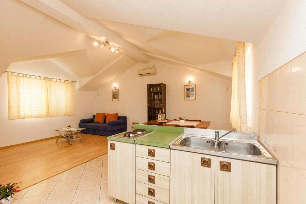 Holiday Home Beata Трогір Екстер'єр фото