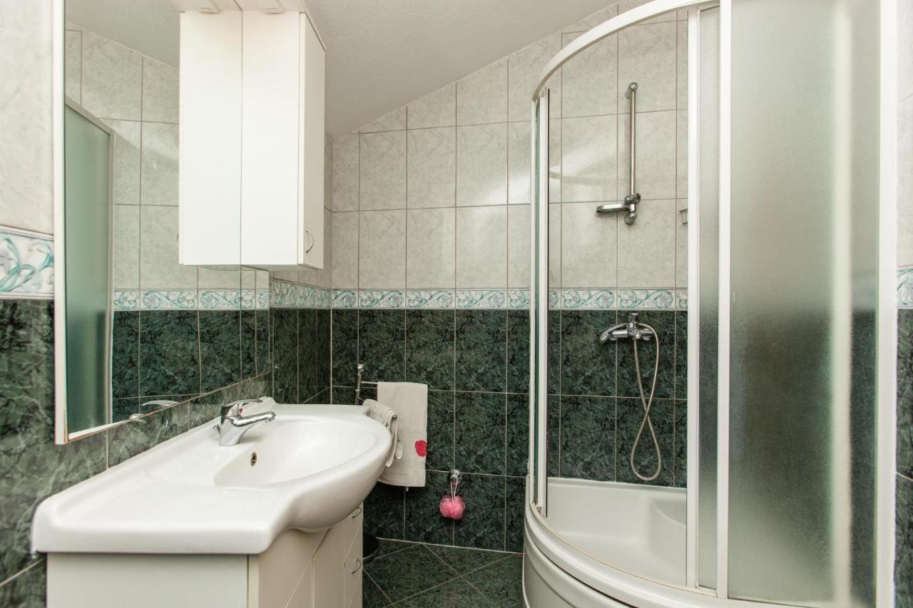 Holiday Home Beata Трогір Екстер'єр фото